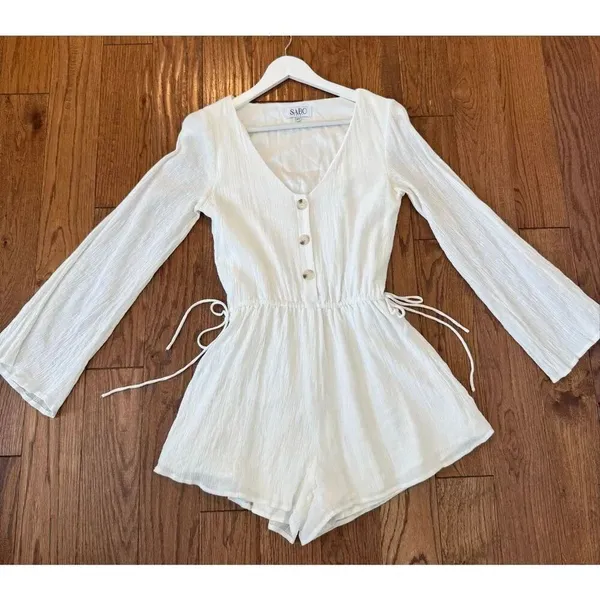 Sabo Skirt white vneck long sleeve button front romper size xs - Image 8