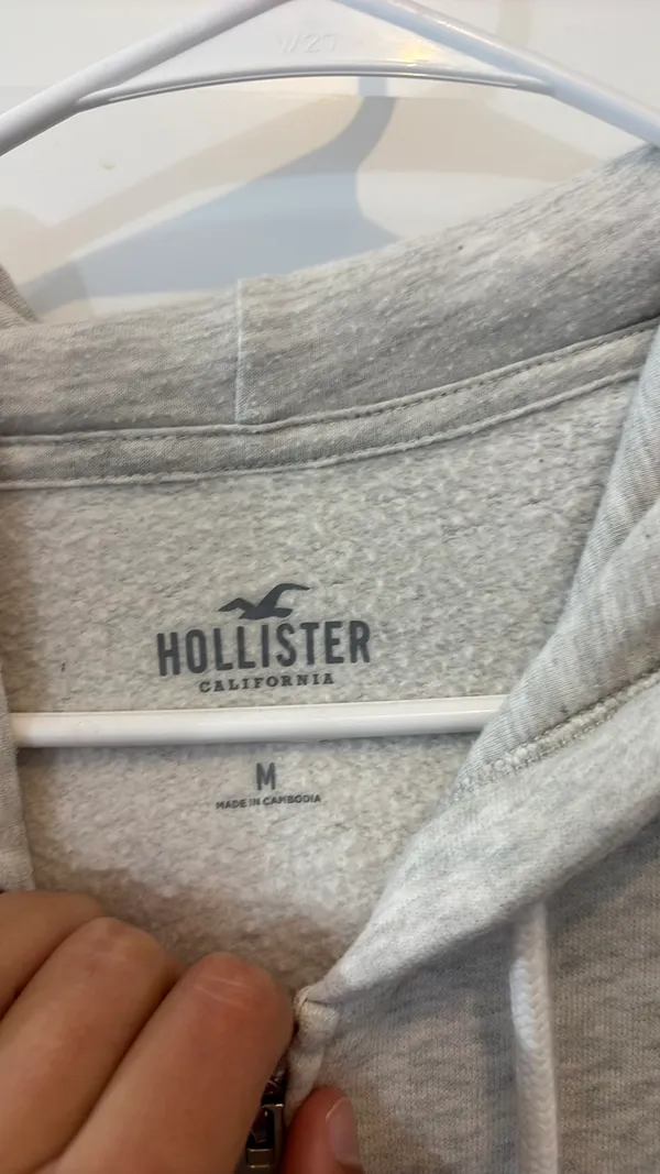 Hollister Medium Grey Zip Up Hoodie - Image 3