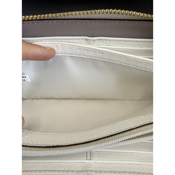 EUC COACH Bicolor Accordion Zip Around Long Wallet Genuine Leather Taupe/Ivory - Image 8