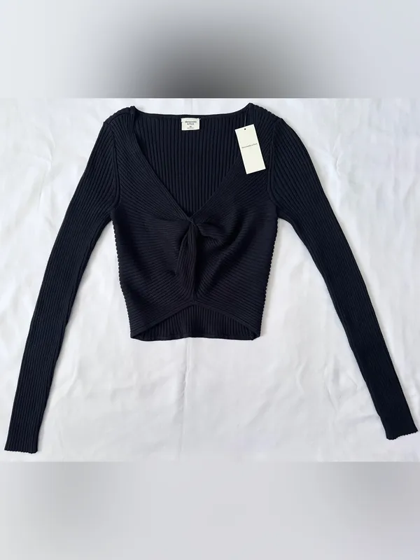NWT Abercrombie & Fitch Twist-Front Sweater Top – Black – XS - Image 4