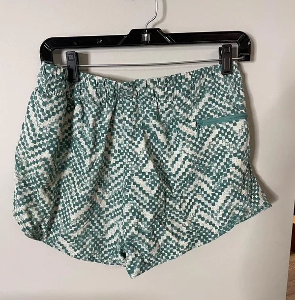 The North Face Green White Athletic Shorts Geometric Logo Medium Excellent Condition - Image 3