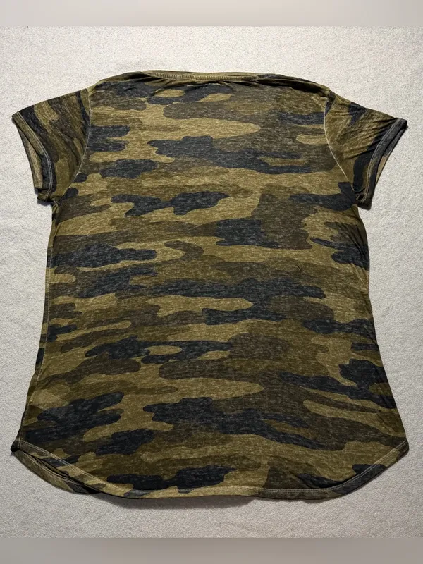 Lucky Brand Women’s XL Camo V-Neck T-Shirt Green Short Sleeve Curved Hem - Image 7