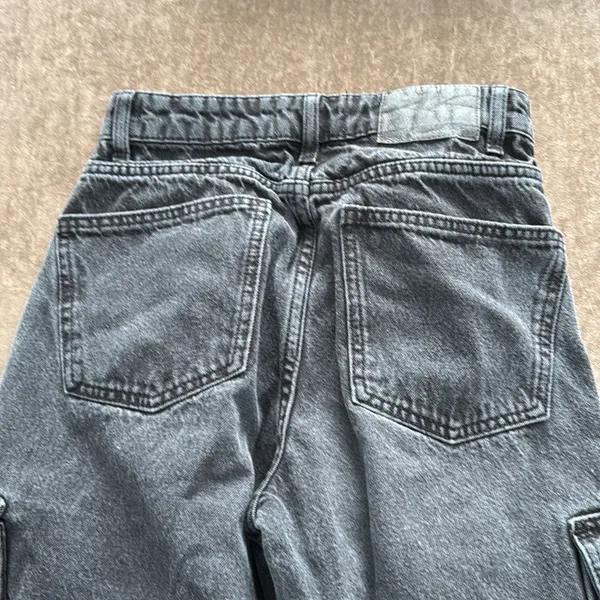 Cotton On cargo wide leg jean. 30”inseam. Color- black. Size- 2 - Image 7