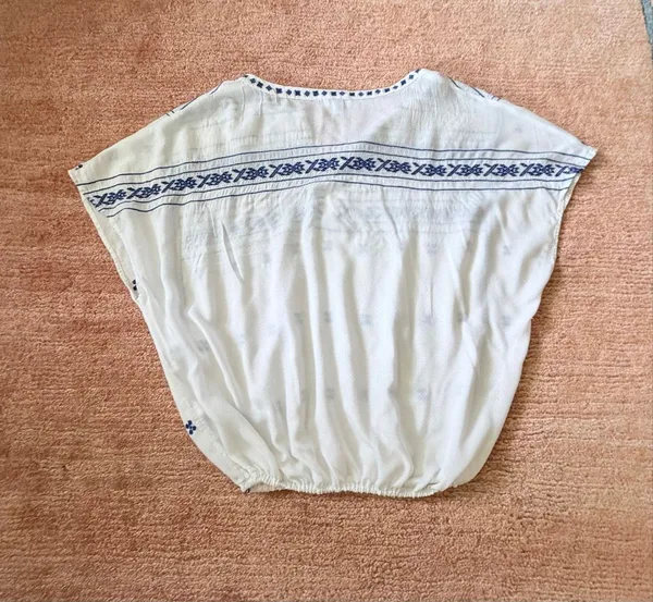 Lucky Brand White Blue Embroidered Boho Peasant Blouse Size Small - Image 5