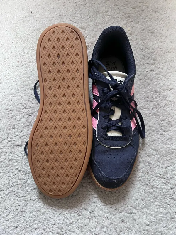 Size 7 Adidas Sambas - Image 3