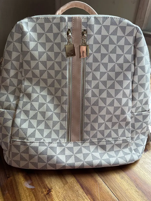 Amazon backpack with cosmetic bag  - Image 3