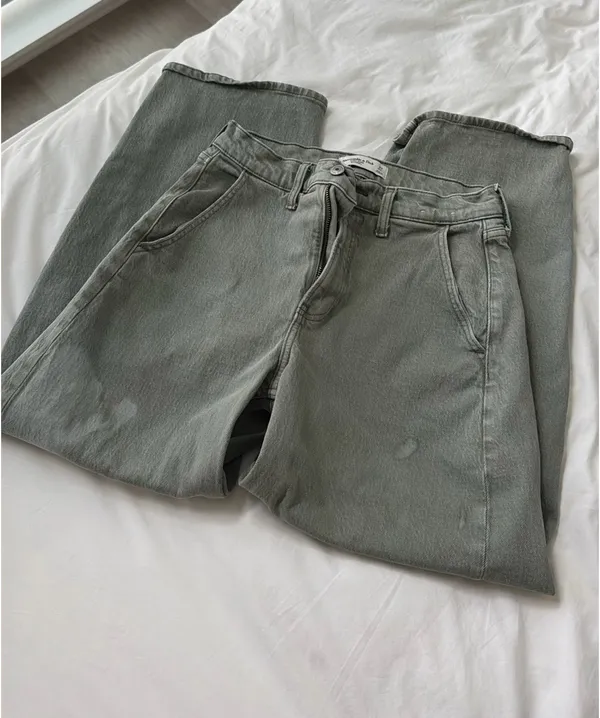 Abercrombie High Rise Barrel Jeans - Image 7