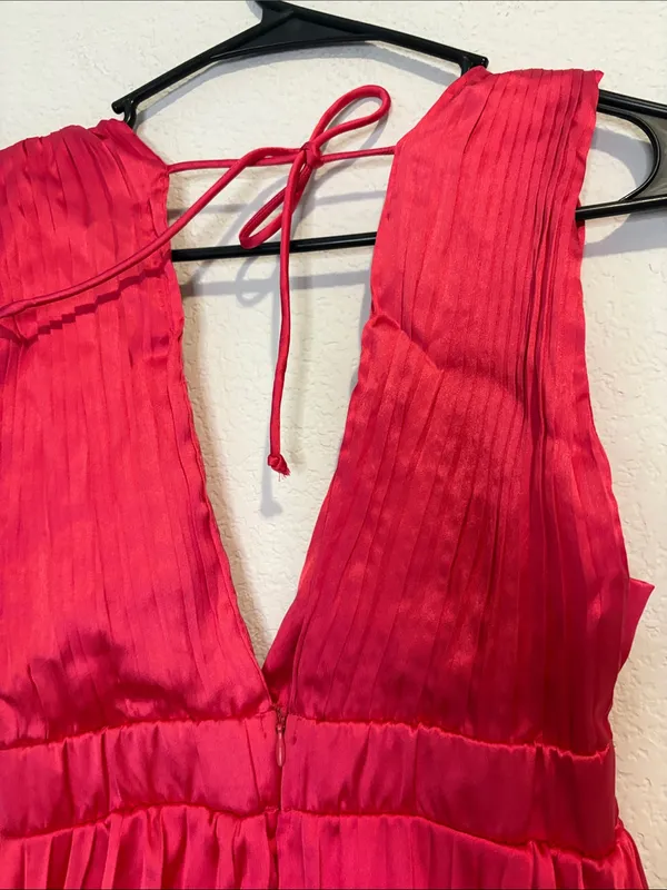 Sincerly Jules Sleeveless Pleated Mini Dress in Bright Fuchsia small - Image 7