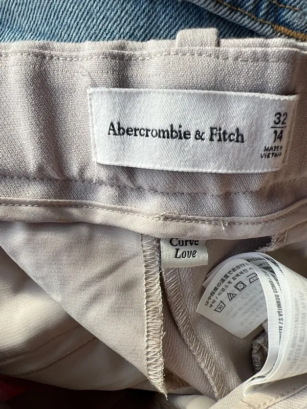 Abercrombie & Fitch Curve Love Shorts 32 / 14 - Image 2