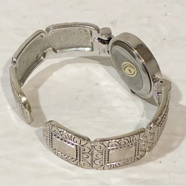 Vintage Geneva Quartz Stainless‎ Steel Analog Silver Tone bracelet Band Watch - Image 3