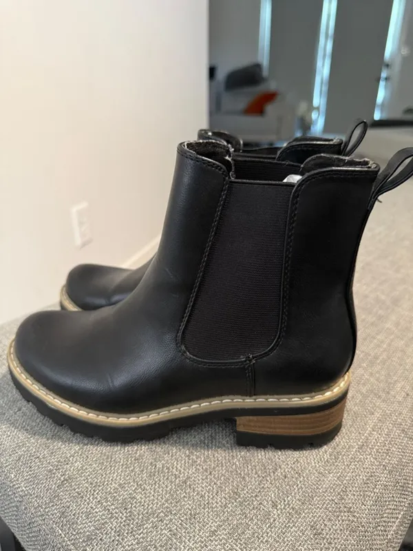 Universal Threads Slip On Chelsea Ankle Boots Black Lug Sole Comfort Size 6 NWOT - Image 4