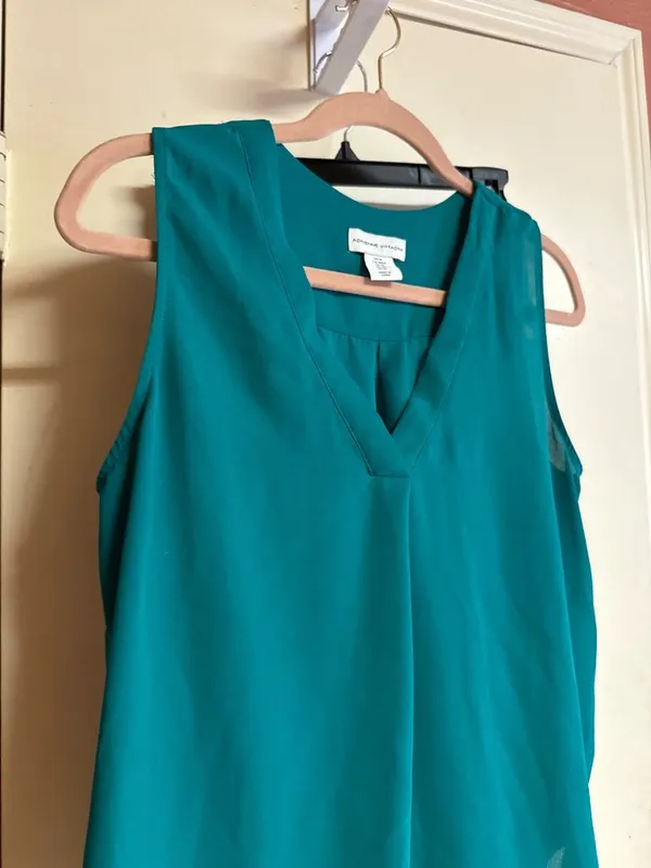 Adrienne Vittadini Sleeveless Teal V-Neck Blouse Womens Medium Lightweight Polye - Image 4