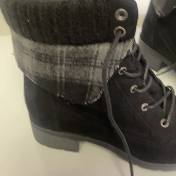 - Brash black lace up heel treaded boots with plaid trim size 7.5 - Image 4