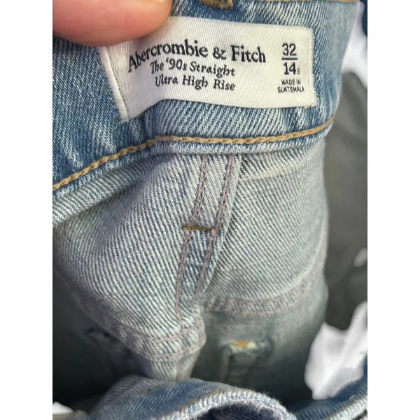 Abercrombie & Fitch Ultra High Rise 90s Straight Jean Size 32 Short Light WASH - Image 8