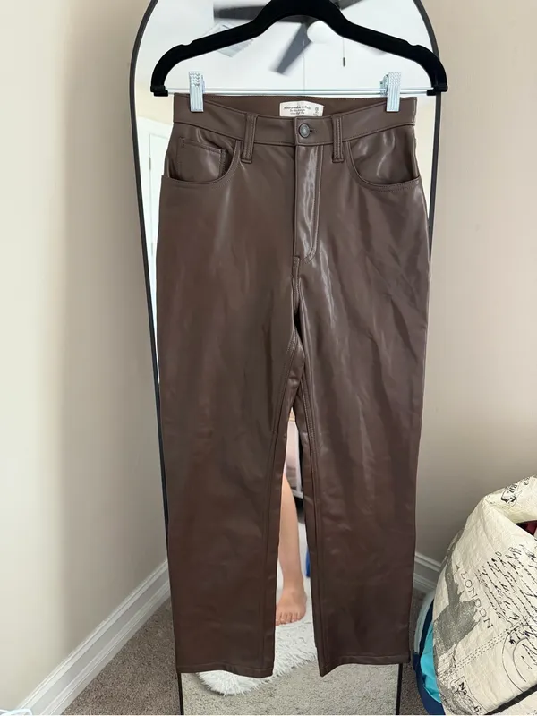 abercrombie and fitch the 90's straight ultra high rise brown leather pant - Image 2