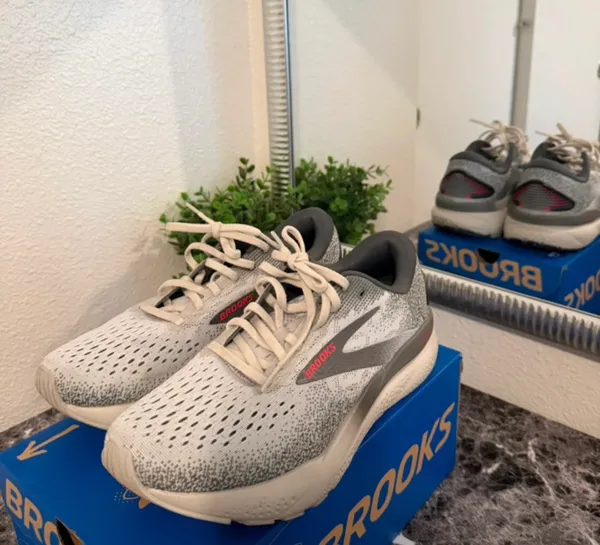 Brooks - Image 2