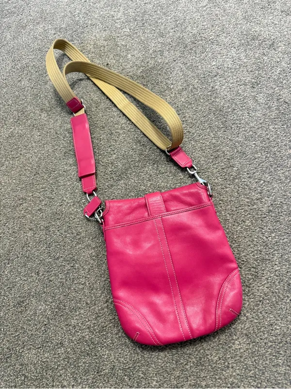Vintage Coach Soho pink magenta crossbody bag signature monogram interior y2k - Image 2