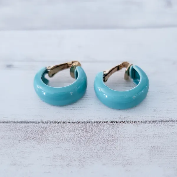 Vintage Clip On Earrings Light Blue Retro Chunky Hoops 0.75" - Image 5