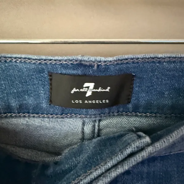 7 For All Mankind Coastal Relaxed‎ Beachy Clean Denim Cuffed Shorts Blue 32 - Image 4