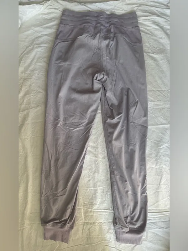 Lululemon Dance Studio Mid-Rise Jogger 7/8 Length in Lavender Purple Size 4 - Image 3