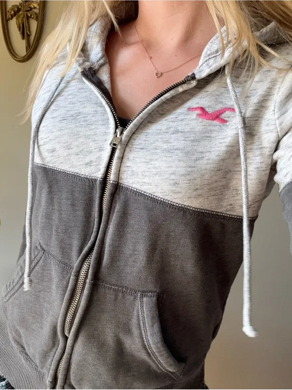 Hollister Two-Tone Gray Zip Hoodie with Pink Logo - Image 6