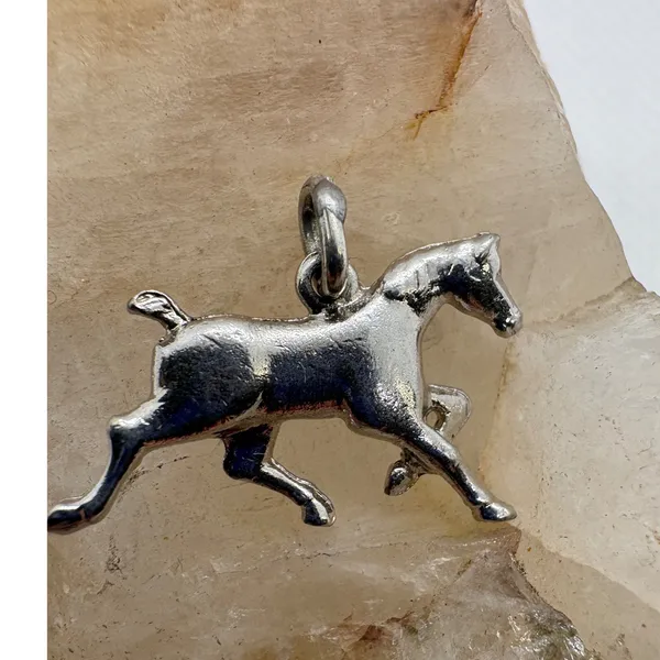 Vintage Silver Tone‎ Horse Charm Prancing Equestrian Magnetic Pendant 2.09g - Image 2