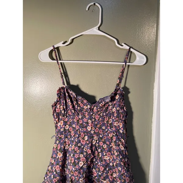 Altar'd State Women's Sz Small Romper Purple Ditsy Floral Sleeveless Ruffle Tier - Image 3