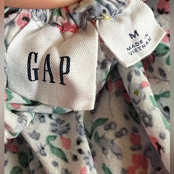 GAP Flowered Sleeveless Blouse Size M - Image 4