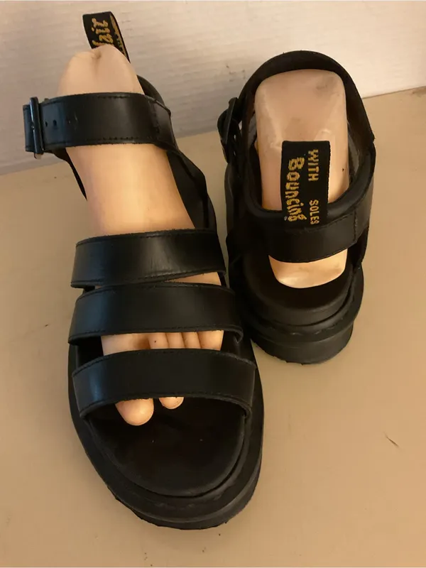 Dr. Martens women black leather platform Blaire platform Blaire sandals US 7 - Image 3
