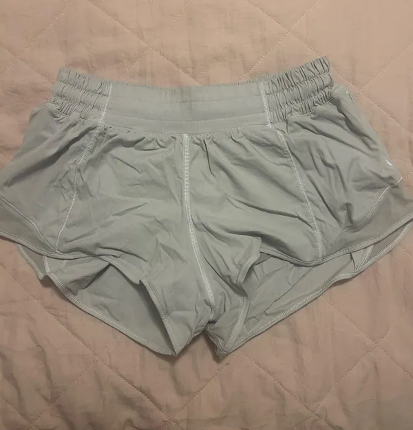 Lululemon White Hotty Hot 2.5" Shorts - Image 2
