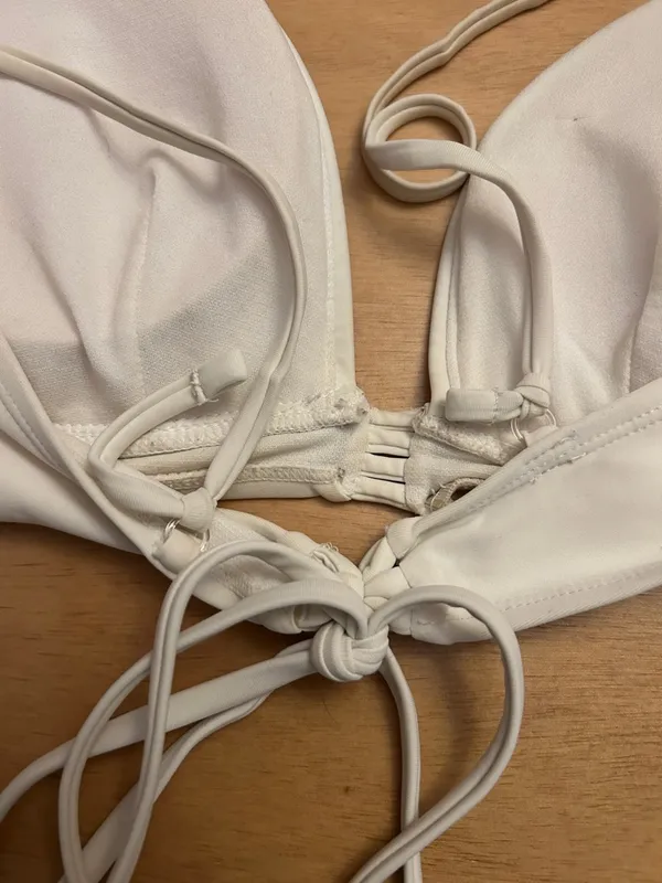 B3 Free with Bundle only!! Women’s String Bikini 👙 Top White size Medium/Large - Image 4