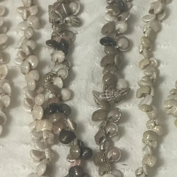 J398 Bulk Bundle of 6 Shell Necklaces Brown - Image 2
