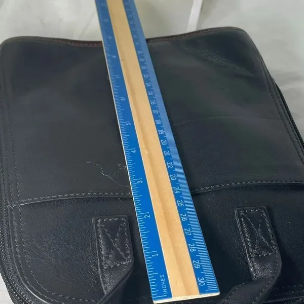 Brighton One World leather 20” strap zip around bag - Image 12