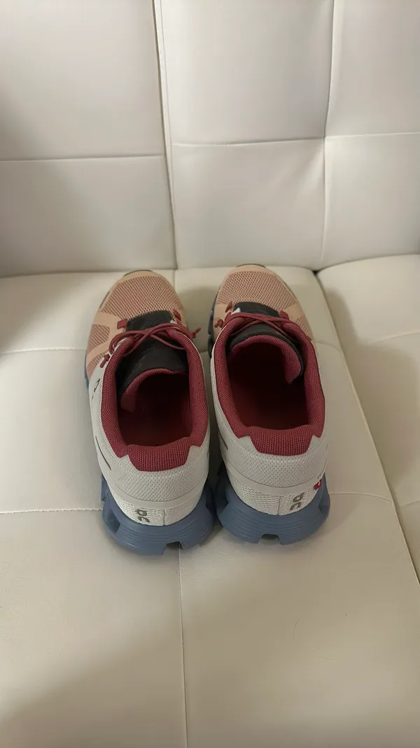 On Cloud Shoes Women’s 6.5 Running - Image 4
