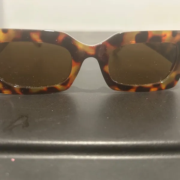 Tortoise Shell Sunglasses Brown - Image 3