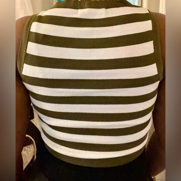 Green and White sweater vest Size XS - Image 2