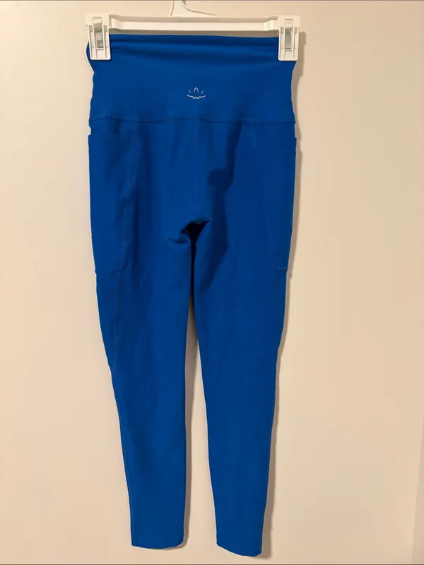 Beyond Yoga Super Soft Blue Leggings with Pockets - Image 4