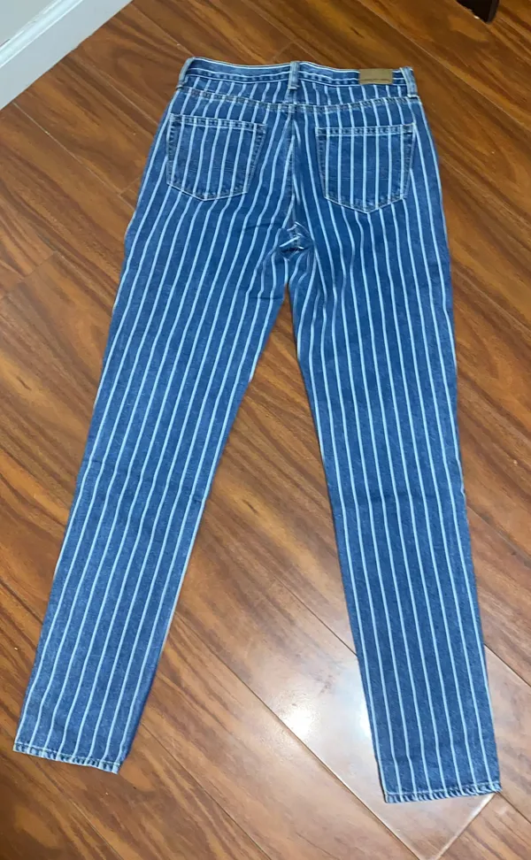 American Eagle Vintage Mom Jeans - Image 2