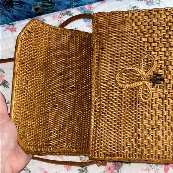 Vintage Tan Woven Shoulder Bag with Leather Strap - Image 6