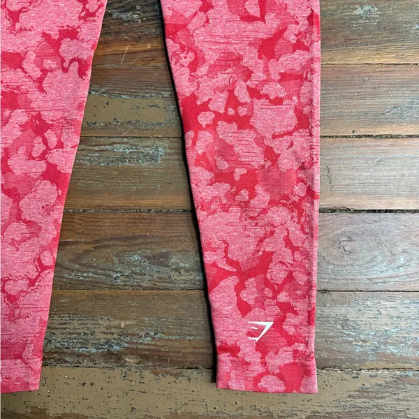 Gymshark Adapt Camo Seamless Leggings w Butt Scrunch in Red Camo ~ Size L 💚🍄 - Image 6