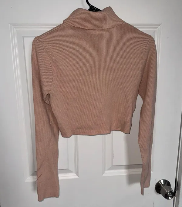 Amazon Long Sleeve Crop Top - Image 2
