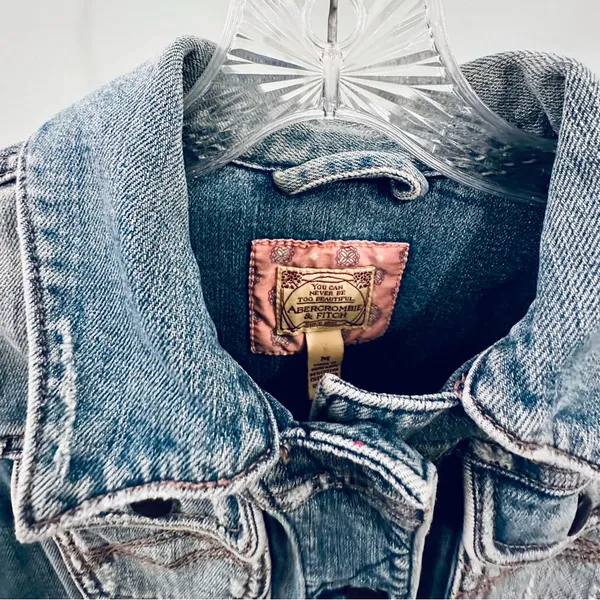 Abercrombie and Fitch women’s jacket cropped denim Size M Medium Blue Distressed - Image 8