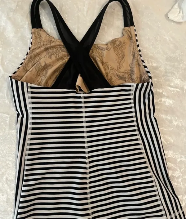 Lululemon Black & White Yoga,Wk-Out Tank - Image 4