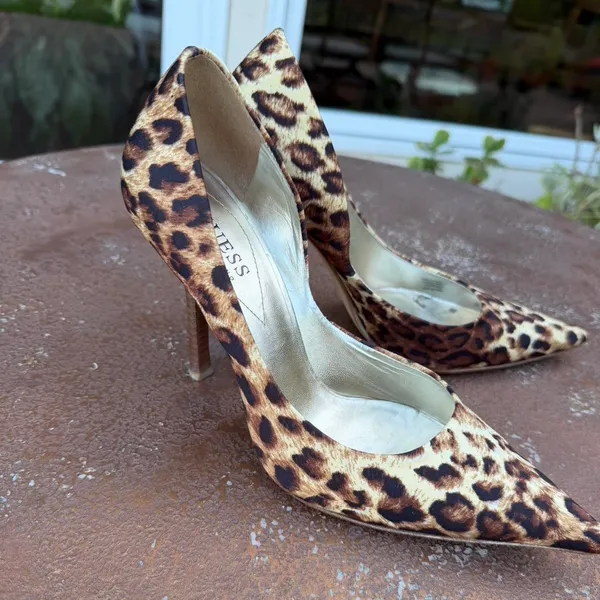 Vintage Y2K GUESS by Marciano leopard print pointed-toe stiletto pumps 8.5 / worn once - Image 2