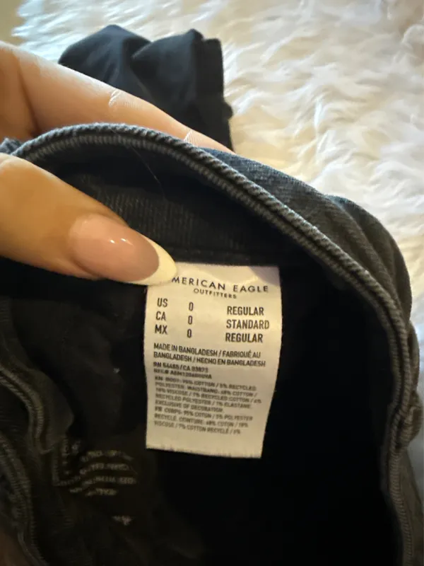 American Eagle Mom Jeans - Image 4