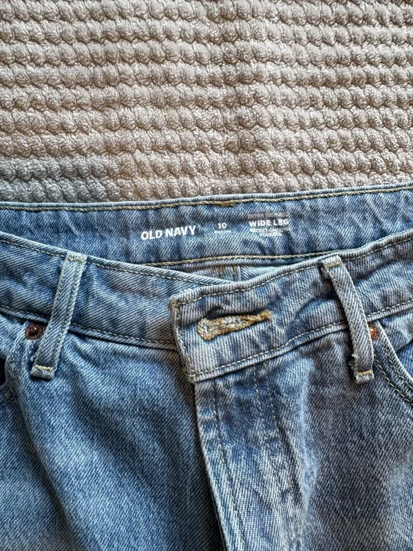 Old Navy Extra High-Rise Wide-Leg Jeans - Image 2