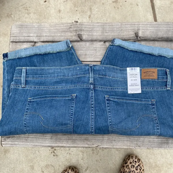 Levi's Medium Wash Bermuda Shorts Size 20 - Image 10