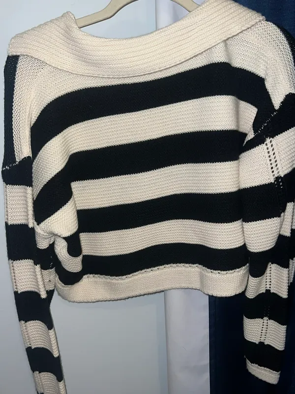 Cloud Ten Lane 201 Black And White Cropped Sweater - Image 3