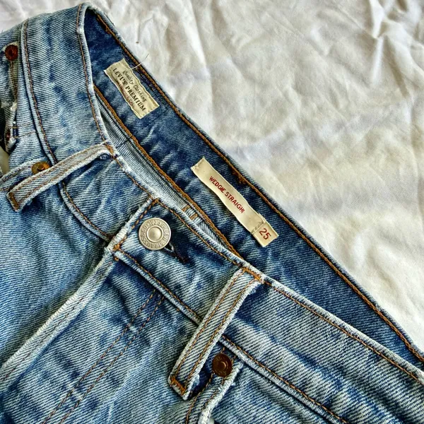 Levi’s Straight Leg Jeans Women’s - Image 4
