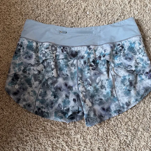 Lululemon Speed Up Low-Rise Short 2.5" in Kaleidofloral Multi / Blue Cast Sz 12 - Image 3
